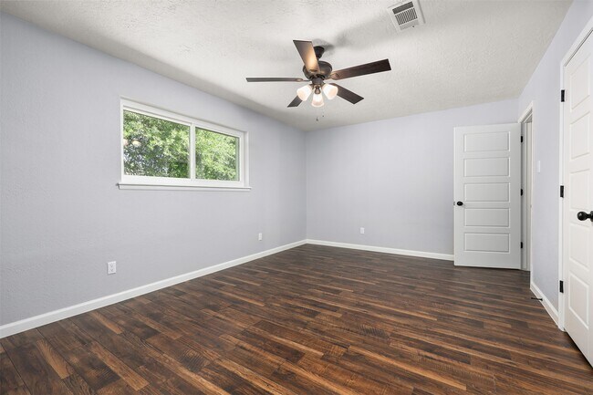 Building Photo - 7314 Robin St