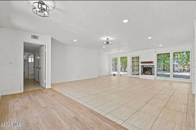 Building Photo - 5233 White Oak Dr