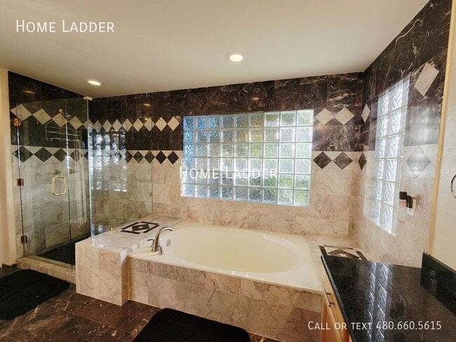 Building Photo - 4027 E Kirkland Rd