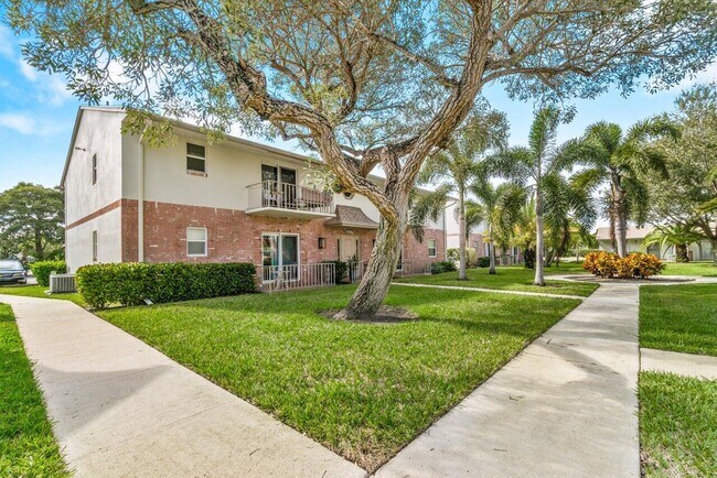 Primary Photo - 2037 S Seacrest Blvd