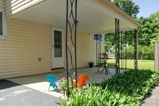 Building Photo - 2194 Ridgecliff Rd