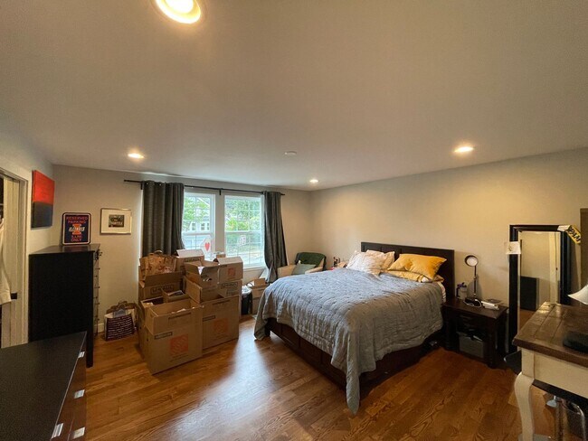 Building Photo - Spacious Corner-Lot Home 4 bed 3 bath – Gr...