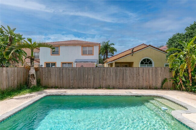 Building Photo - 2592 W Saratoga Dr