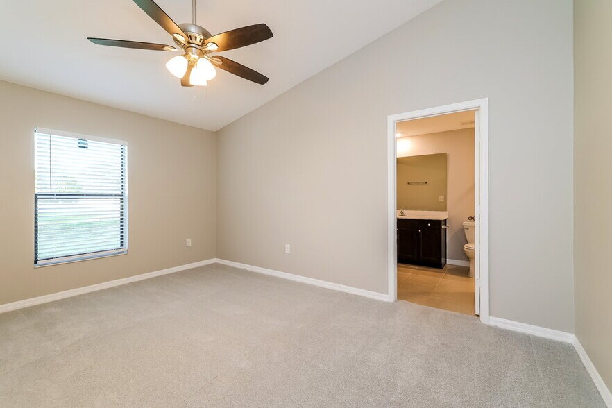 Building Photo - 246 Hyacinth Ct