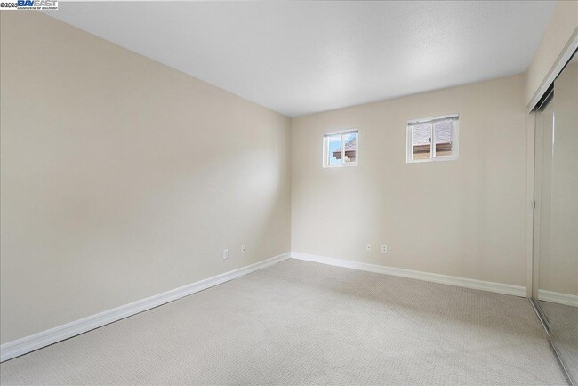 Building Photo - 3 Cerruti Ct
