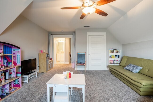 Building Photo - 5322 Honeybee Dr