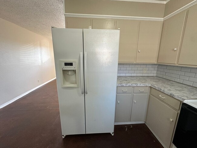 Building Photo - 210 Memory Ln