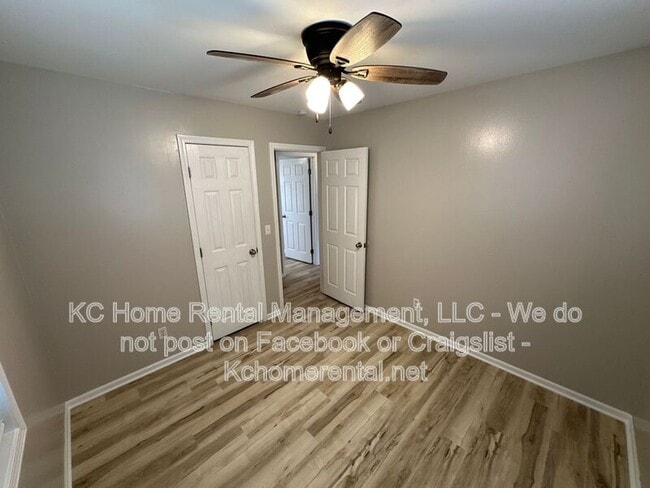 Building Photo - 5029 NE 56th Pl