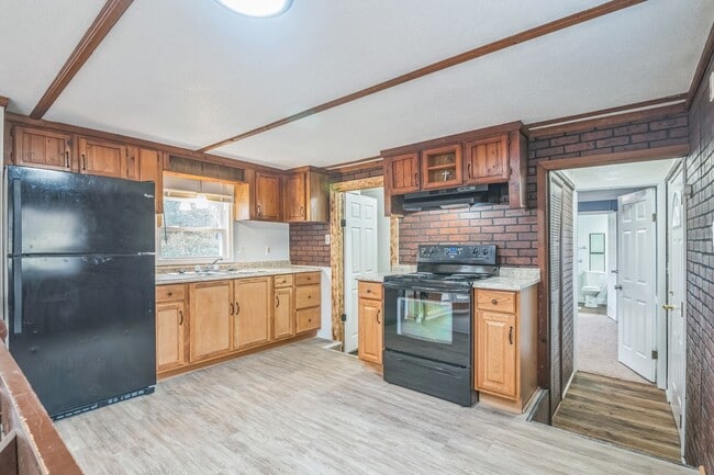 Building Photo - Updated 2 bedroom 2 bath Home in Laurel La...