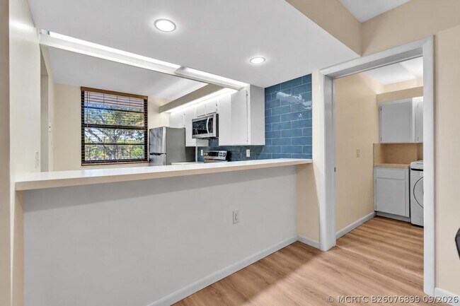 Building Photo - 3650 Whitehall Dr