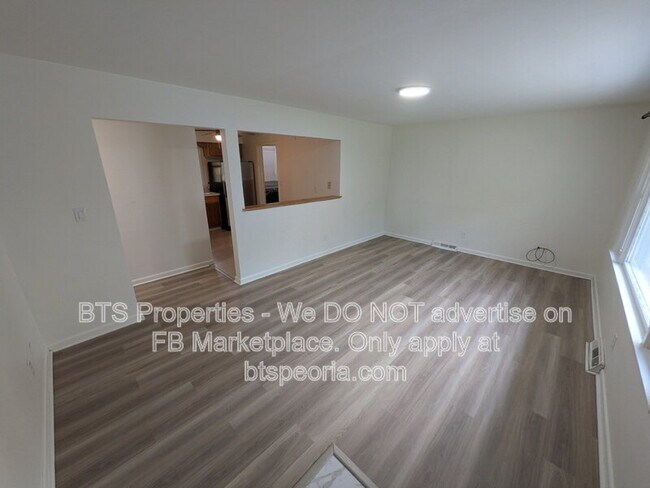 Building Photo - 622 W Laclaire Ln