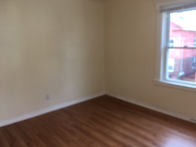Building Photo - 86 Adeline St