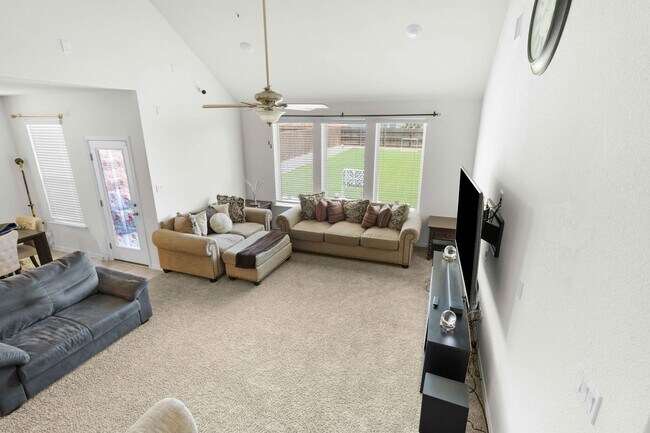 Building Photo - Welcome to your slice of paradise in Round...