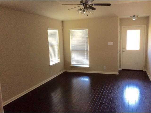 Building Photo - 916 Alamo Plaza Dr