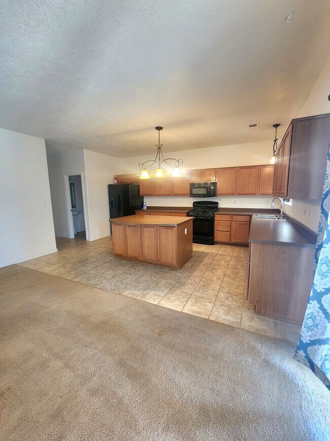 Building Photo - Spacious 4-Bedroom Home with Loft in Charm...