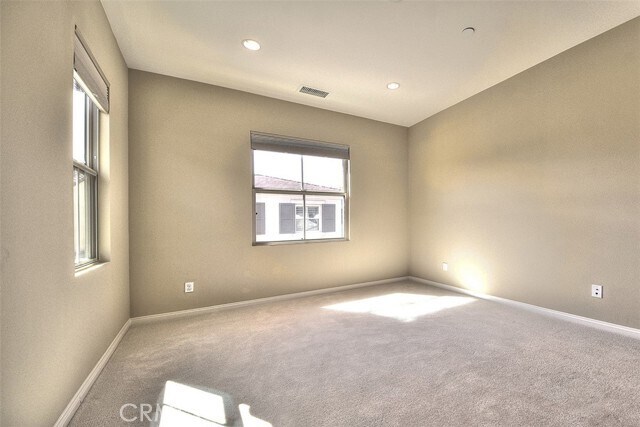 Building Photo - 46 Larkfield