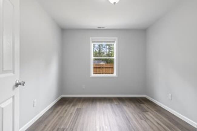 Building Photo - 629 Walnut Dr