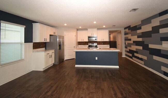Building Photo - Welcome to Alta Lakes -  A Beautiful 4 Bed...