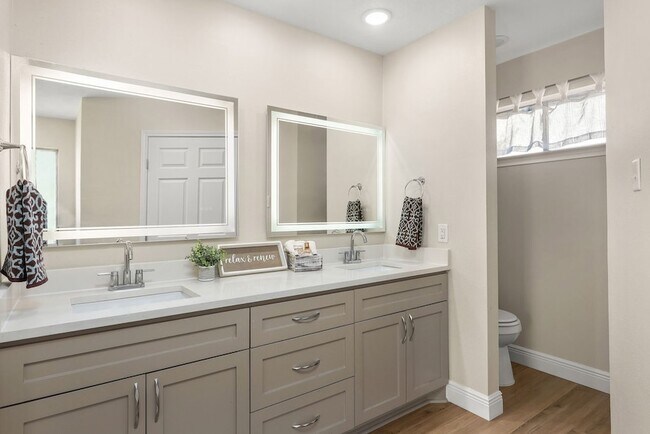 Building Photo - 3803 Redbud Dr