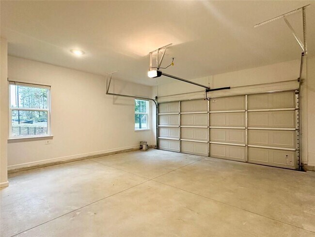 Building Photo - 1400 Hunter Trl