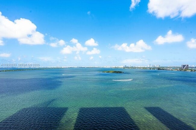 Building Photo - 700 NE 24th St