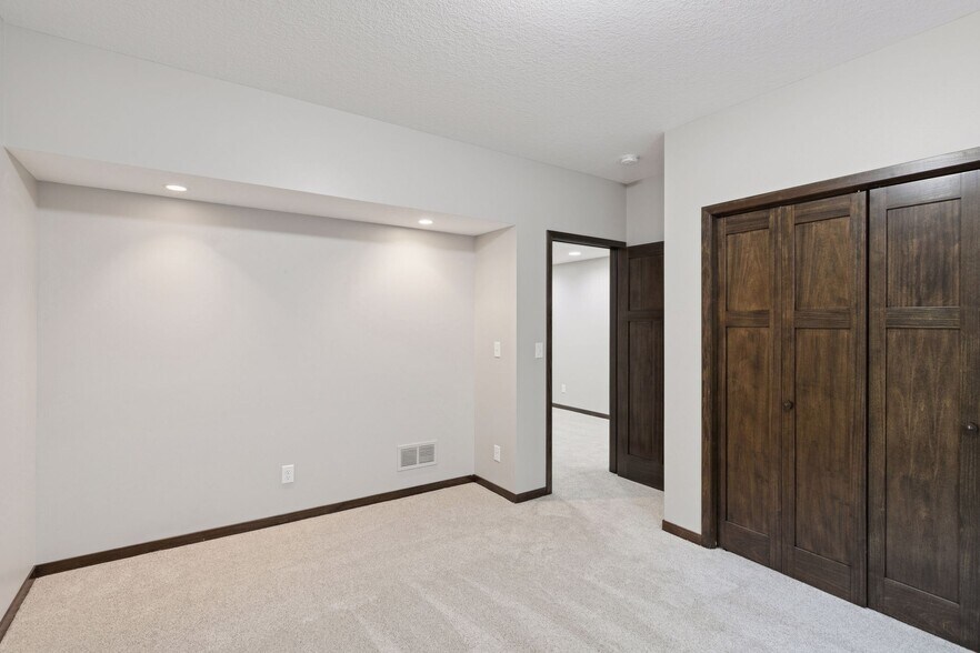 Building Photo - 14246 Garden Way N