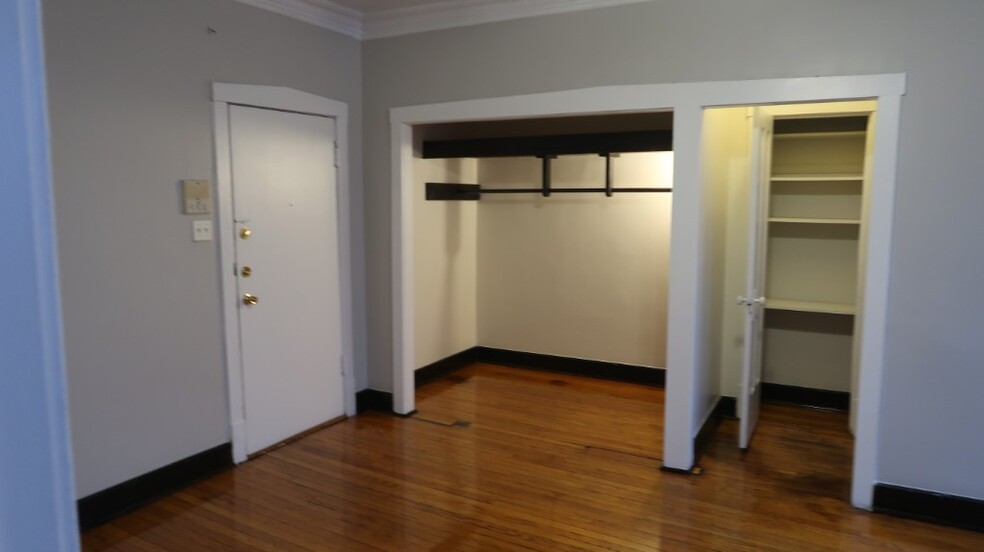 Building Photo - 4354 N Elston Ave