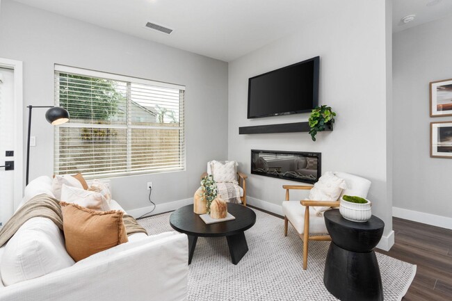 Building Photo - 2806 E Alluvial Ave