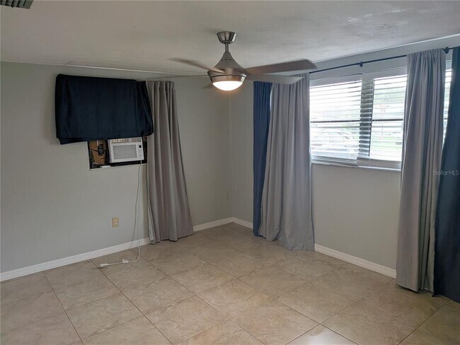 Building Photo - 5637 Chipper Dr