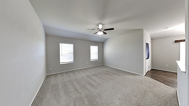 Building Photo - Very Nice 3 Bedroom 2 Bath Home in Yukon Schools