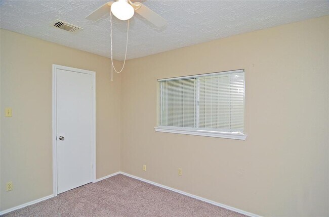 Building Photo - 745 Otter Creek Dr
