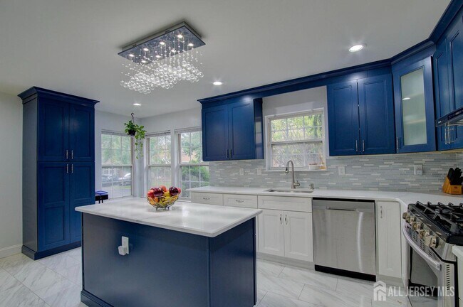 Building Photo - 10 Sawgrass Ct