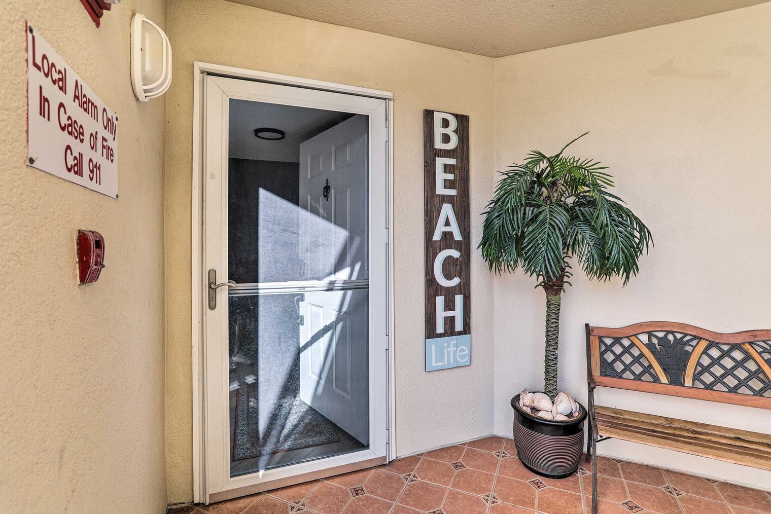 Building Photo - 6141 Bahia Del Mar Blvd S