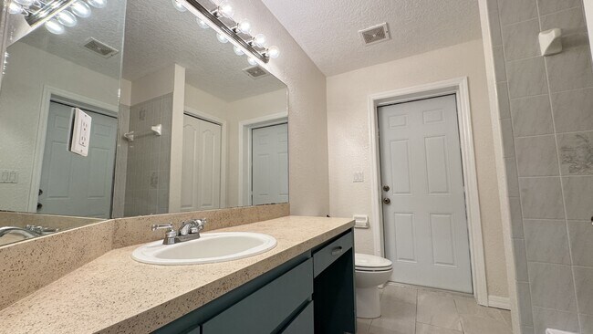 Building Photo - 616 Erin Way