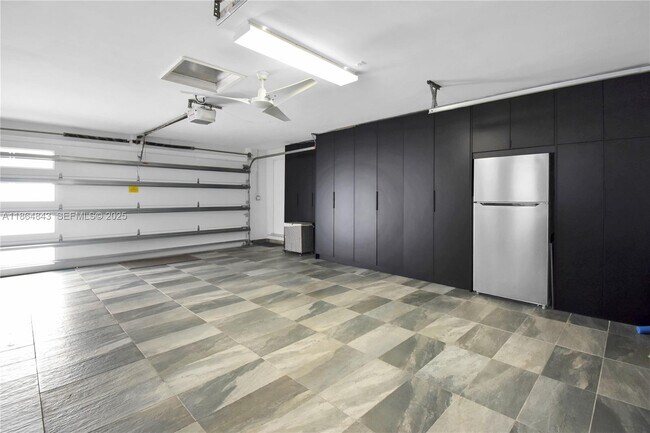 Building Photo - 14441 S Biscayne River Dr