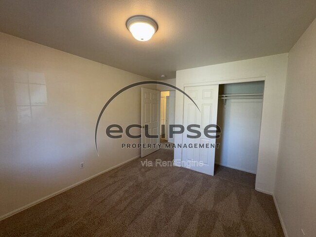 Building Photo - 493 Coronado Way