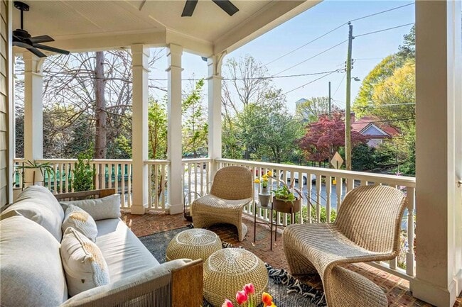 Building Photo - 582 St Charles Ave NE