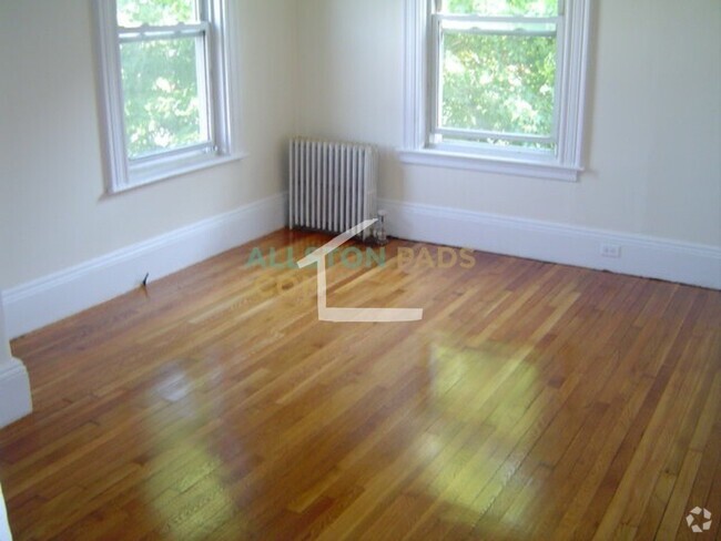 Building Photo - 140 Brooks St