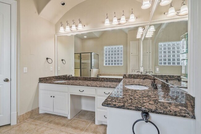 Building Photo - "Luxurious 5-Bed, 4-Bath Retreat in Grapevine - Expansive 4,428 Sq. Ft. Haven in Carroll ISD!"