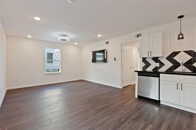 Building Photo - 310 Delmar St