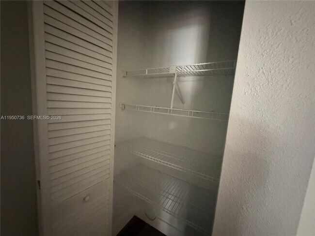 Building Photo - 300 Gardens Dr