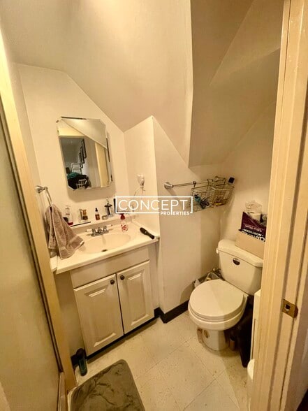 Building Photo - 7 Jay St