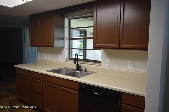 Building Photo - 326 Decordre Rd SE