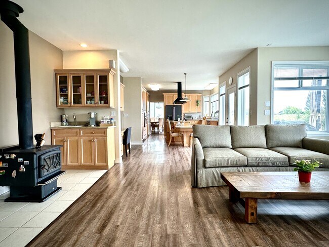 Building Photo - 1541 Ocean View Ln