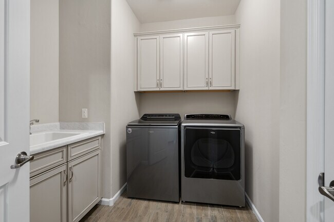 Building Photo - 14224 N Silverleaf Ln