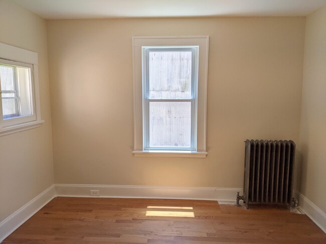 Live Space: Bedroom 1 - 1025 Sherman Ave