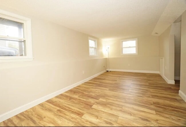 Building Photo - 42 Woodfield St