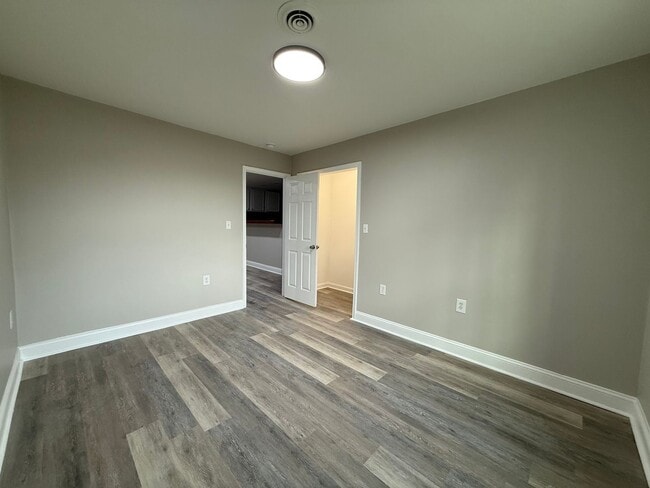 Building Photo - Old Tusculum Rd Apartments