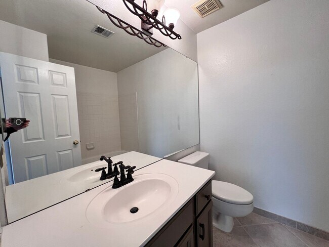 Building Photo - Ahwatukee Charmer!