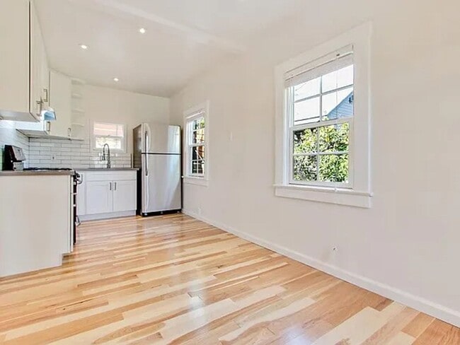 Building Photo - 654 Amador St